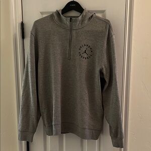 NIKE MENS OKLAHOMA SOONERS 1/4 ZIP HOODIE - LARGE